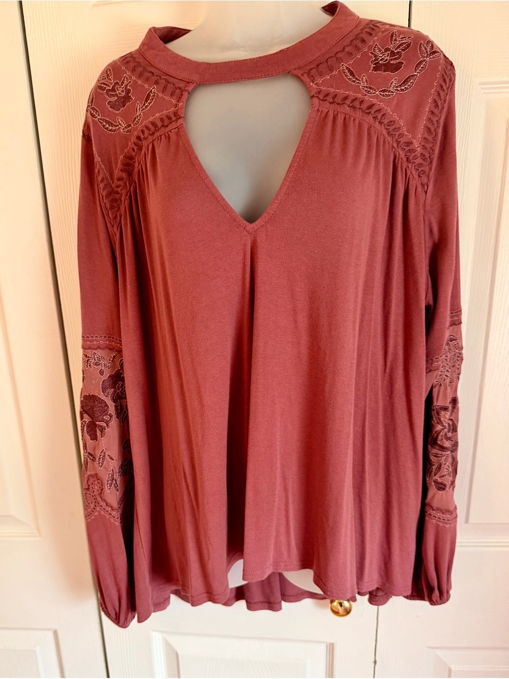 gimmicks by BKE Dusty Rose Embroidered Keyhole Long-Sleeve Top